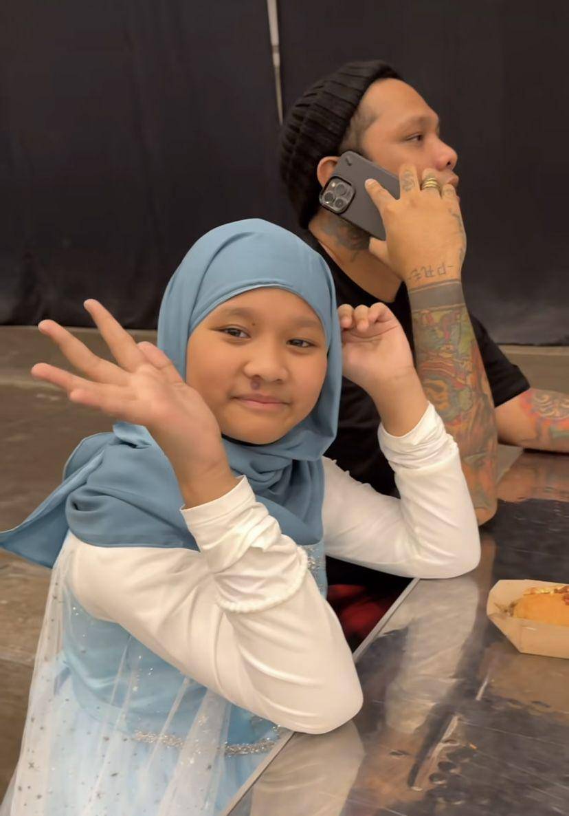 potret Virgoun temani Starla nonton Disney on Ice (Instagram.com/widikidiwdkdw)
