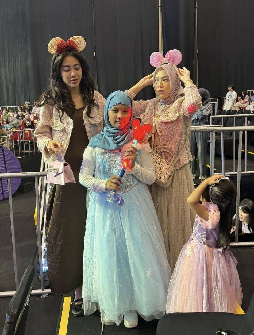 potret Virgoun temani Starla nonton Disney on Ice (Instagram.com/widikidiwdkdw)