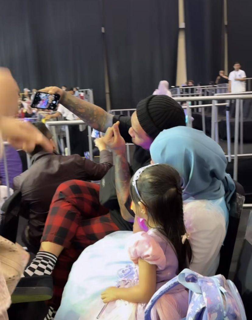 potret Virgoun temani Starla nonton Disney on Ice (Instagram.com/widikidiwdkdw)