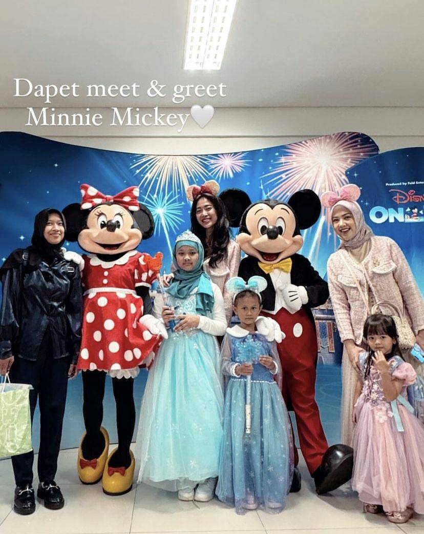 potret Virgoun temani Starla nonton Disney on Ice (Instagram.com/widikidiwdkdw)