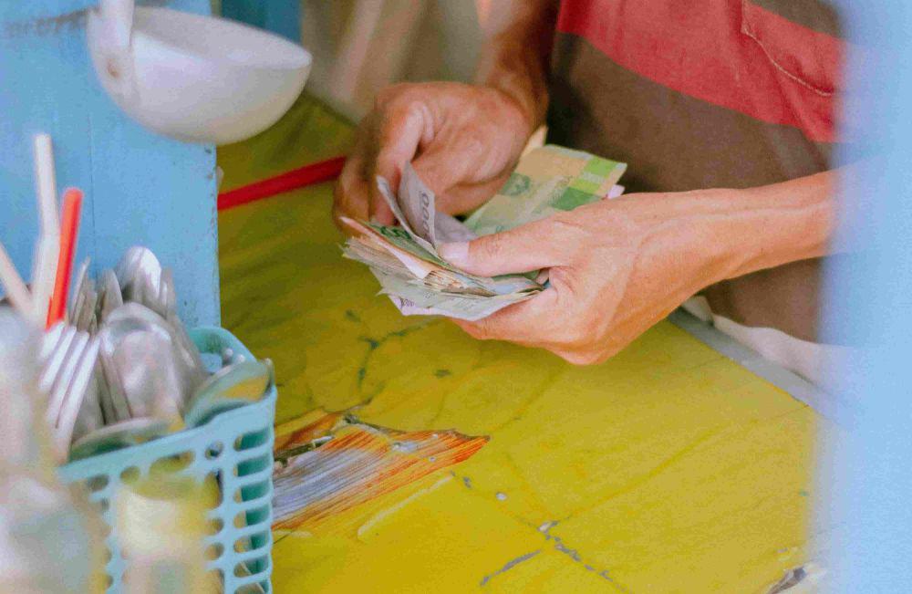8 Tips Hidup Hemat Melunasi Utang Tanpa Tertekan