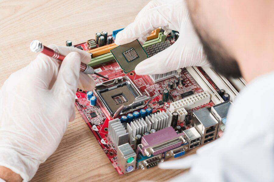 Ilustrasi motherboard (freepik.com)