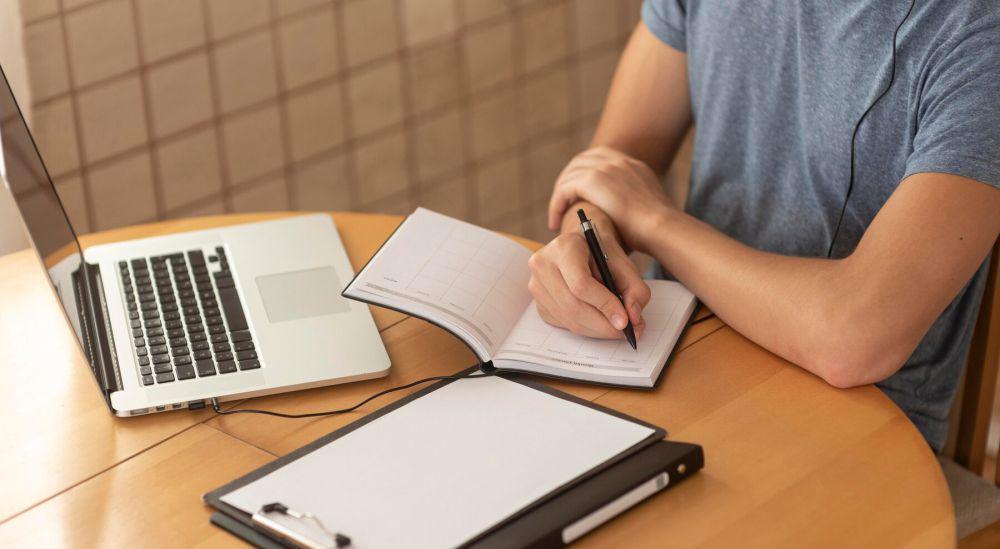 6 Cara Penulis agar Mampu Menerima Masukan Editor dengan Lapang Dada