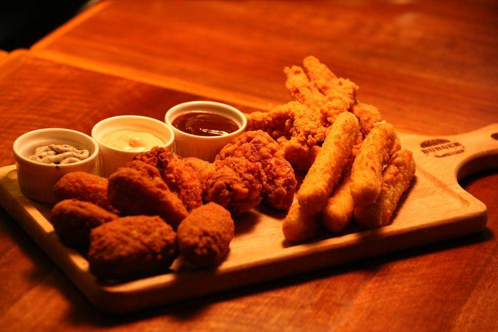 Ilustrasi fried chicken (unsplash.com/Paras Kapoor)