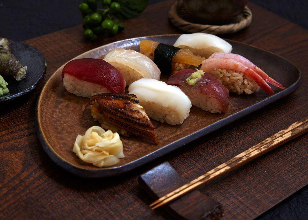 Ilustrasi Plating Sushi (japanobjects.com)
