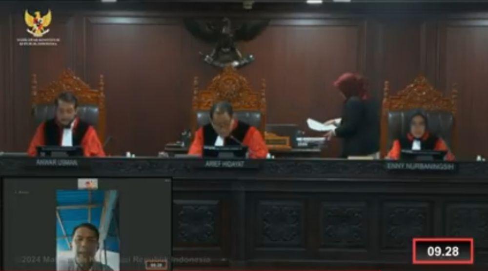 Caleg NasDem Terpaksa Sidang PHPU di Pinggir Jalan gegara Gunung Ruang