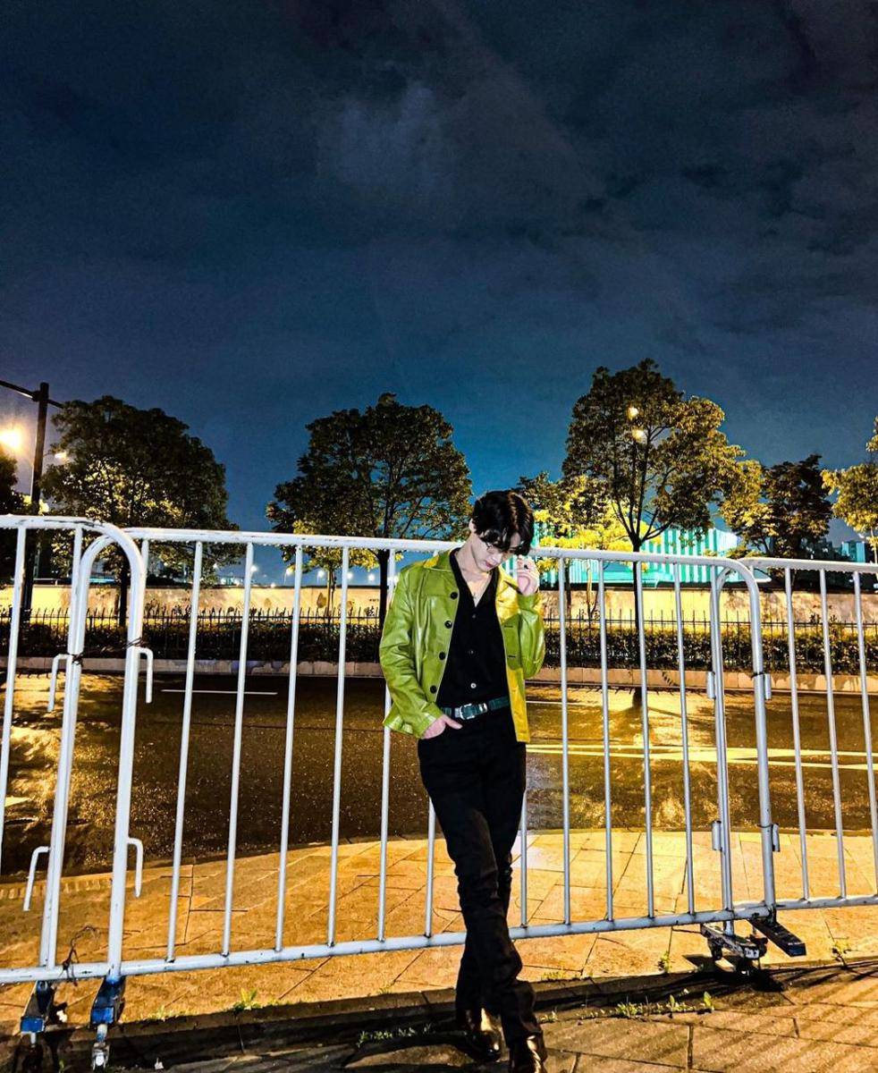 padu padan outer ala Ten WayV (instagram.com/tenlee_1001)