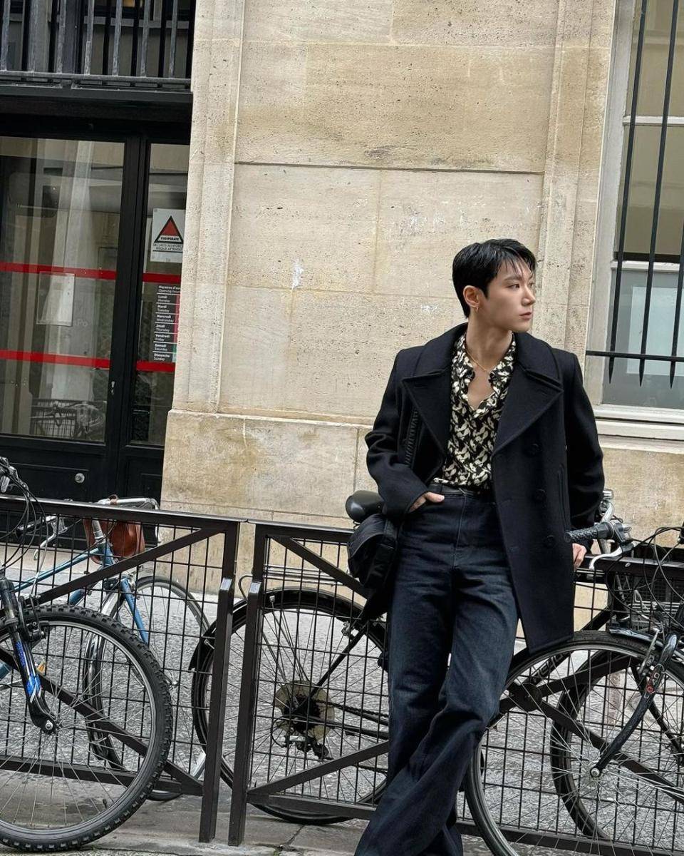padu padan outer ala Ten WayV (instagram.com/tenlee_1001)