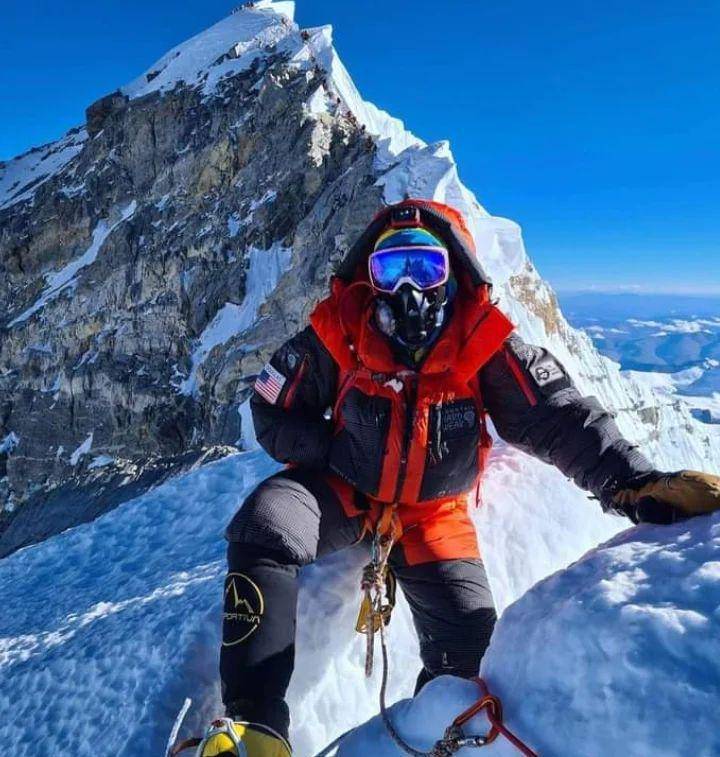 pendaki gunakan masker oksigen saat mendaki Gunung Everest (instagram.com)