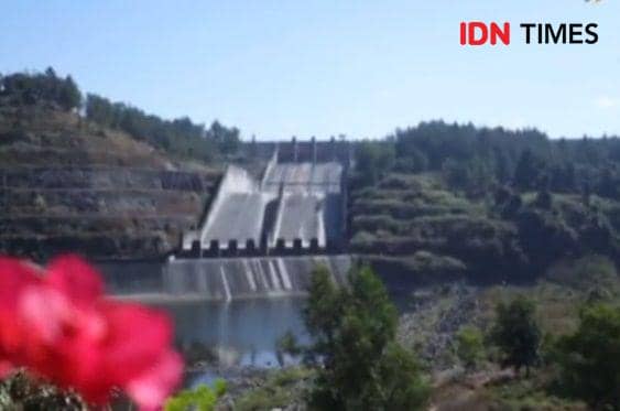 Indonesia Power terus nerupaya update standar operasional prosedur sebagai sarana flushing di intake dan bendungan.(IDN Times/Tangkapan layar@bangfustory)