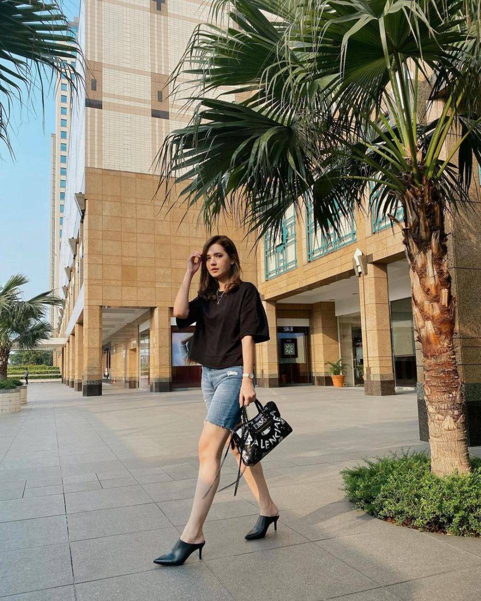 mix and match short pants ala Mayang Yudittia (instagram.com/judits29)