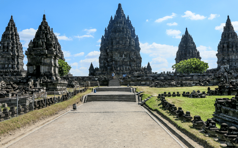 [QUIZ] Siapa Member JKT48 yang Cocok Menemanimu Temple Hopping di Yogyakarta?