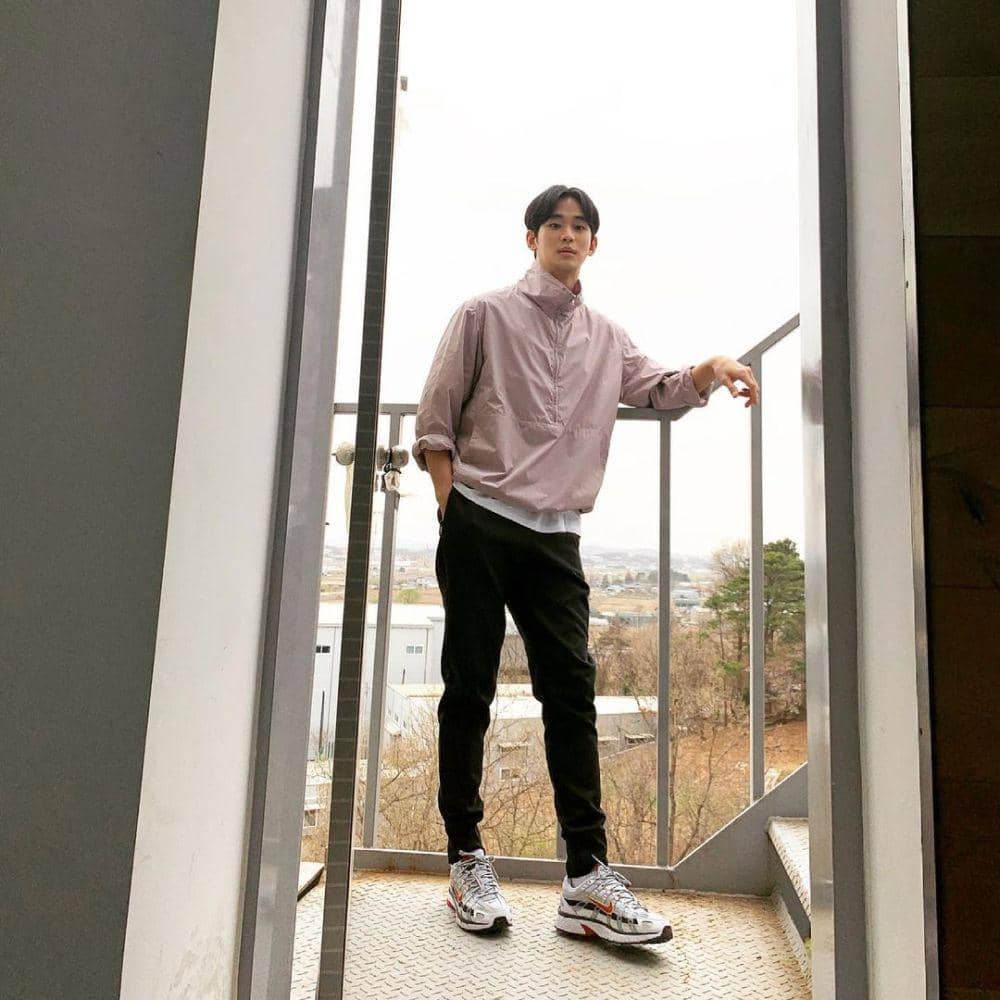 inspirasi OOTD ala Kim Soo Hyun (instagram.com/soohyun_k216)
