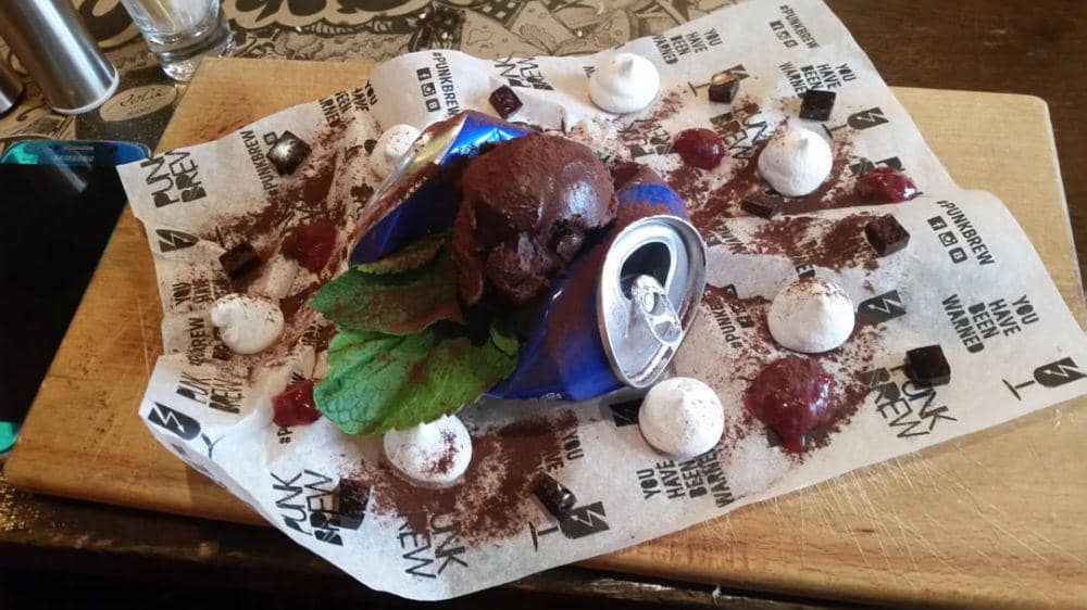 potret penyajian makanan menggunakan kaleng minuman (reddit.com/user/Jake1272)