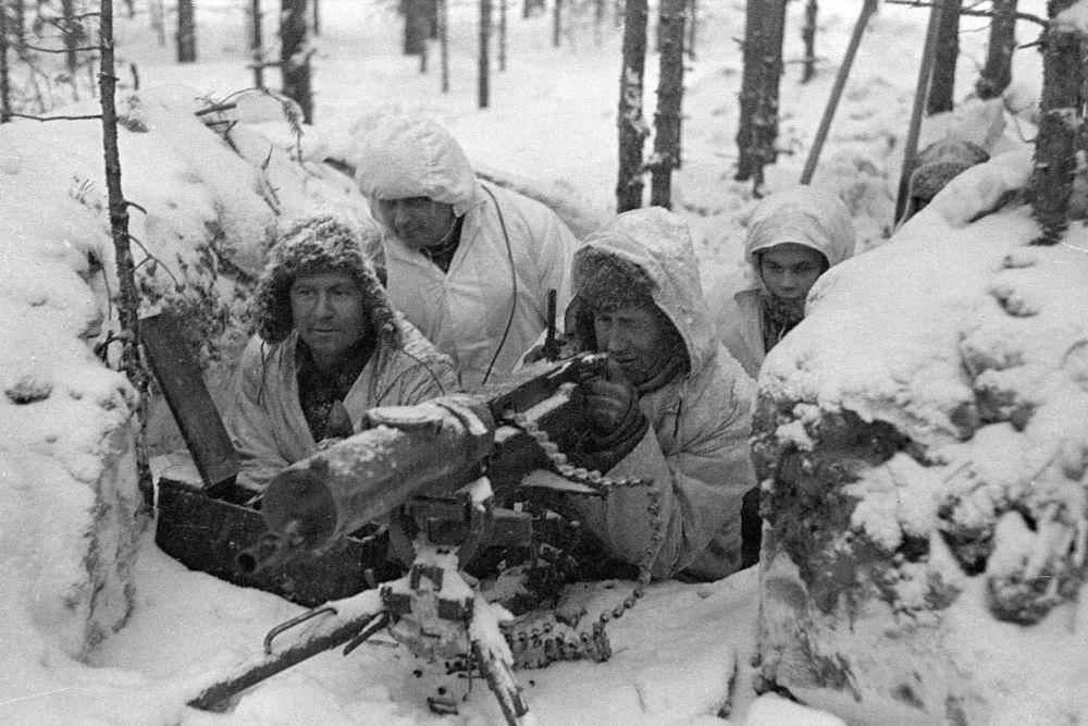 Senapan mesin Maxim M/32-33 Finlandia berada 100 meter dari pasukan Soviet selama Perang Musim Dingin, terletak di utara Lemetti (wilayah Distrik Pitkyarantsky modern, Rusia). (commons.wikimedia.org/Unknown author)