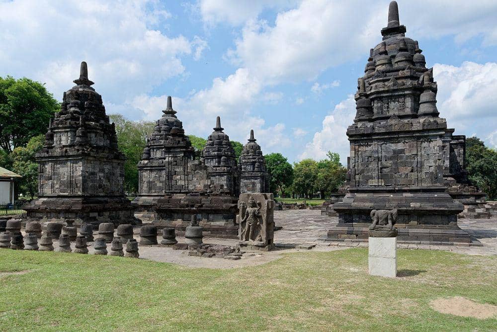 Candi Lumbung (commons.wikimedia.org/Jakubhal)