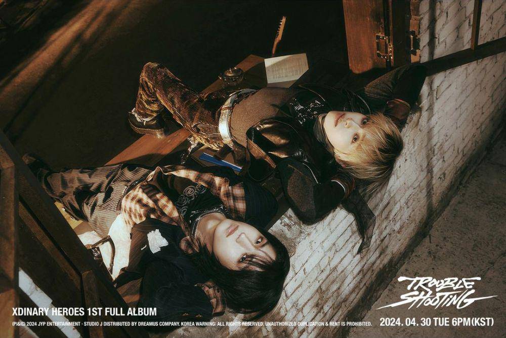 potret Gaon dan Junhan Xdinary Heroes di 1st full album Troubleshooting (instagram.com/xdinaryheroes_official)