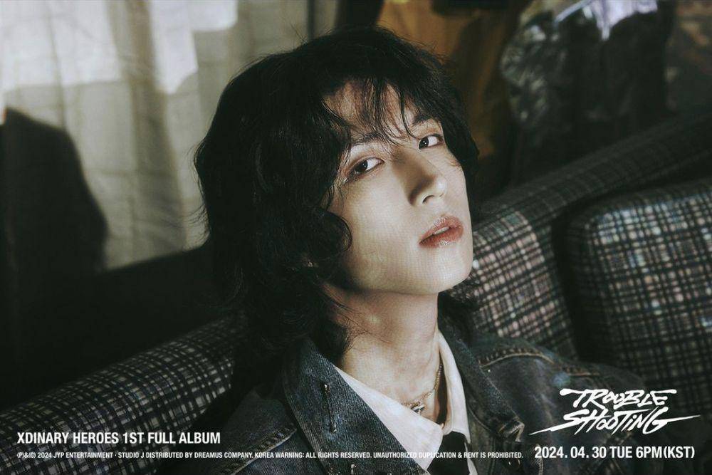 potret Junhan Xdinary Heroes di 1st full album Troubleshooting (instagram.com/xdinaryheroes_official)