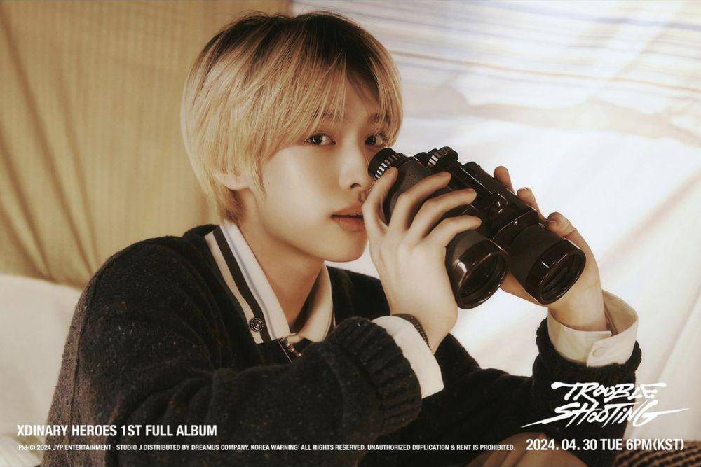 potret Gaon Xdinary Heroes di 1st full album Troubleshooting (instagram.com/xdinaryheroes_official)