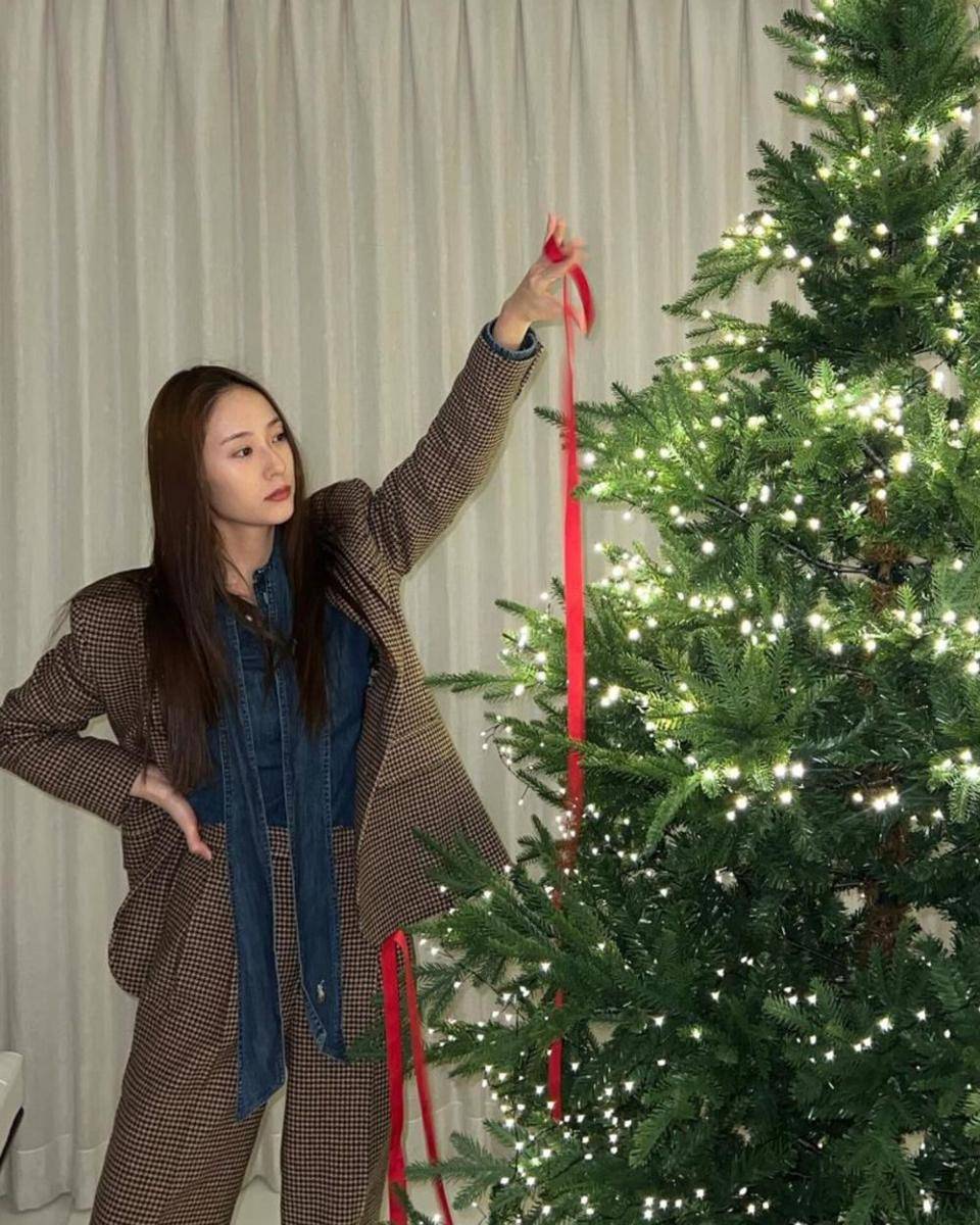Krystal Jung (instagram.com/vousmevoyez)