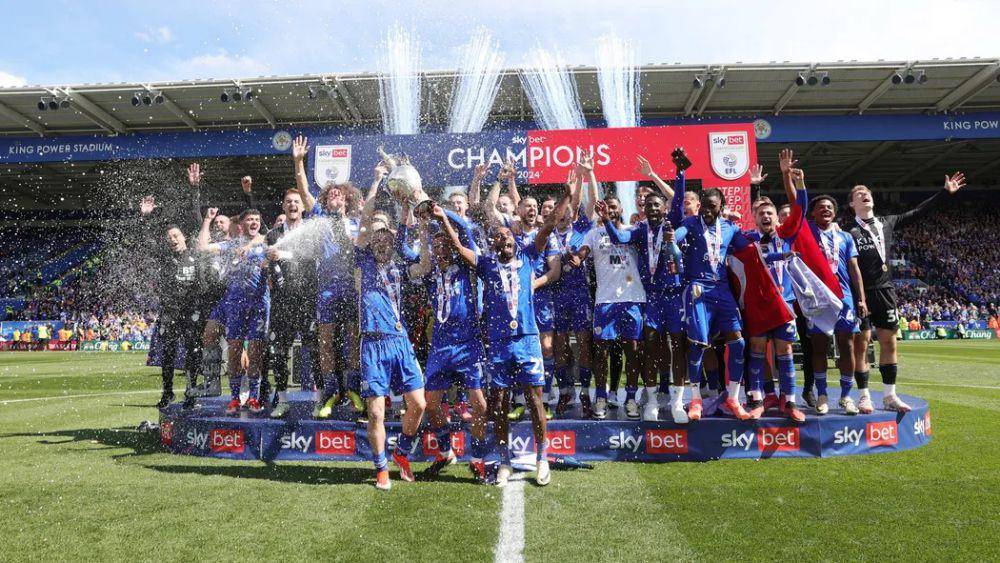 Leicester City merayakan keberhasilan menjuarai Championship 2023/2024. (lcfc.com)