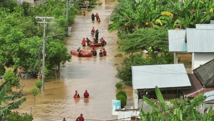 Banjir di Kecamatan Suli, Kabupaten Luwu, Jumat (3/5/2024). (Dok. Basarnas Makassar)