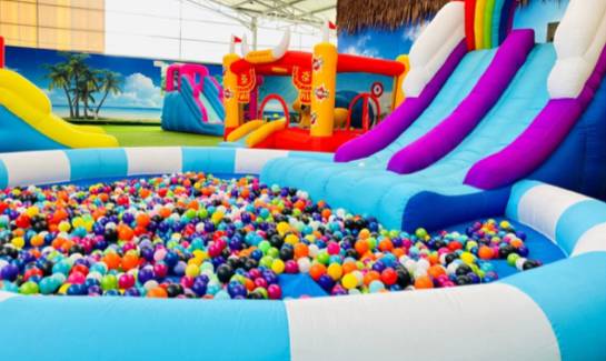 Outdoor Playground di Pillow Park Cafe (instagram.com/pillowparkcafebdg)