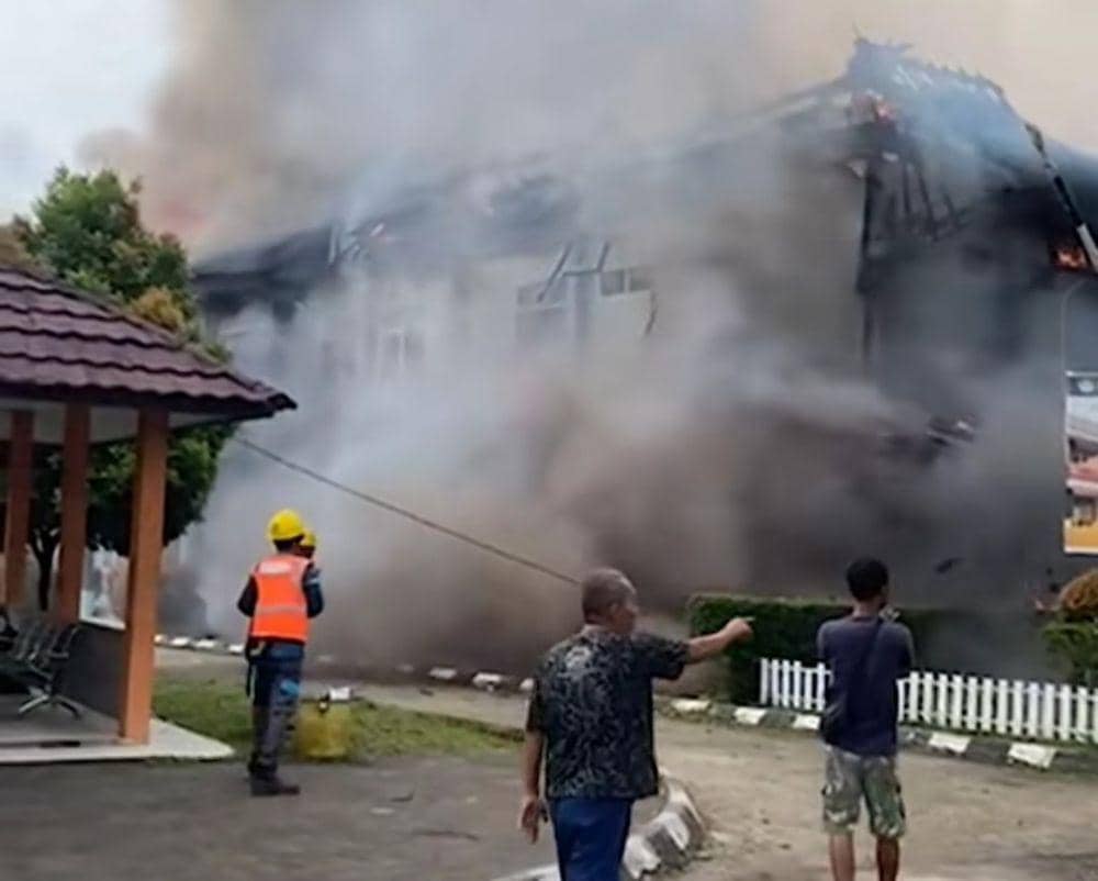 (Gedung asrama SMAN 3 Kayuagung yang terbakar) IDN Times/istimewa