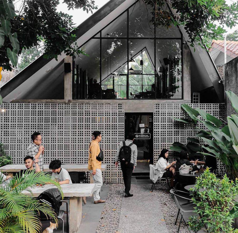 Atas Kota Coffee & Space (instagram.com/ataskota)