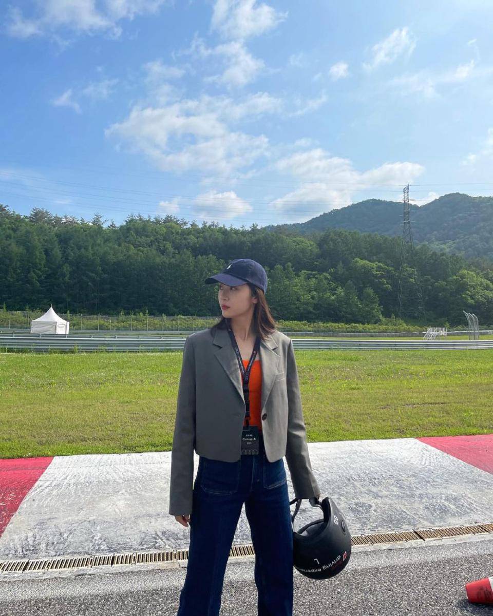 Krystal Jung (instagram.com/vousmevoyez)