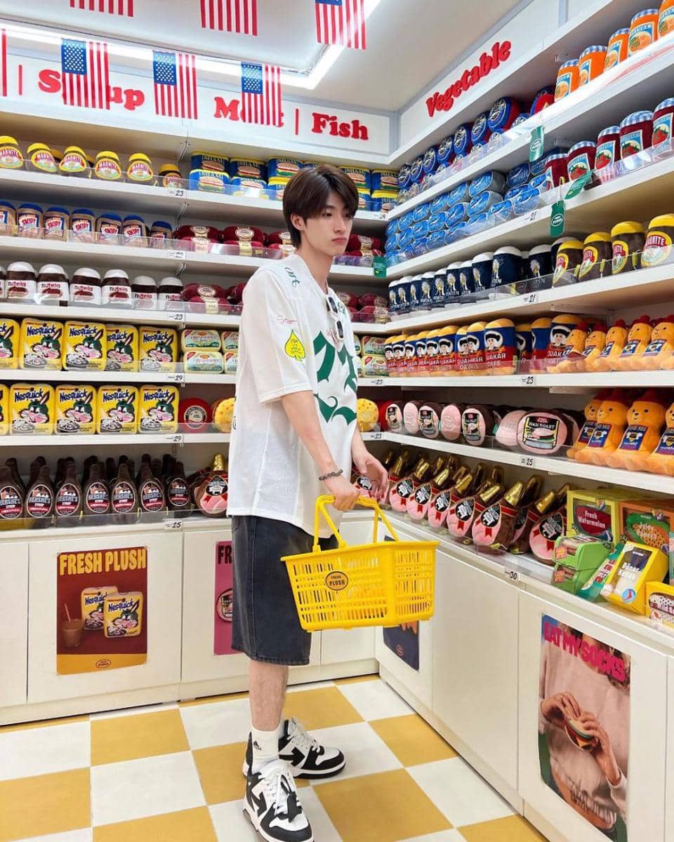 Blue Pongtiwat (instagram.com/blue_pongtiwat)