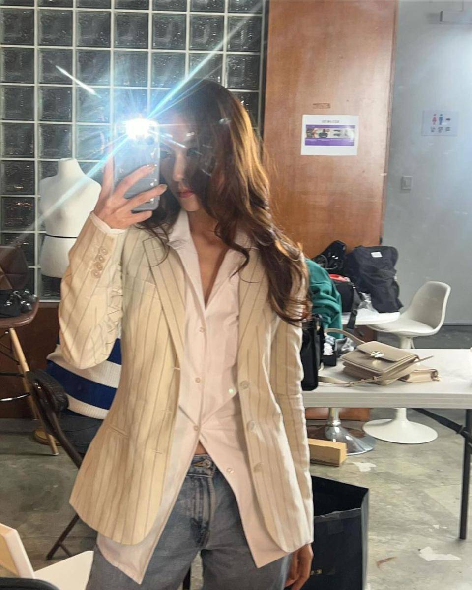 Krystal Jung (instagram.com/vousmevoyez)