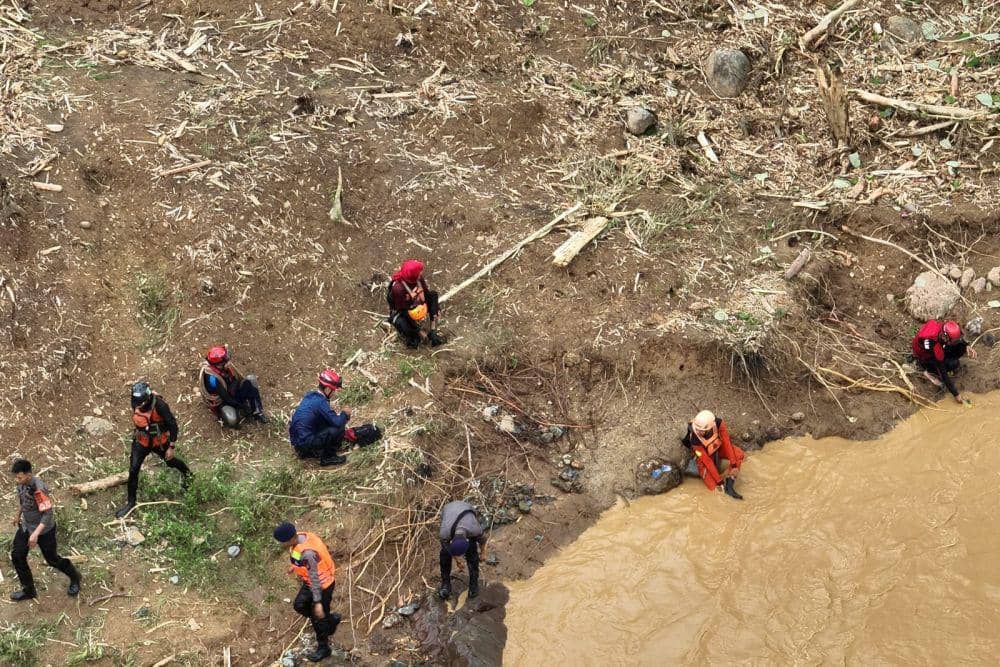 Tim SAR Gabungan Lanjutkan Pencarian Korban Banjir di Luwu