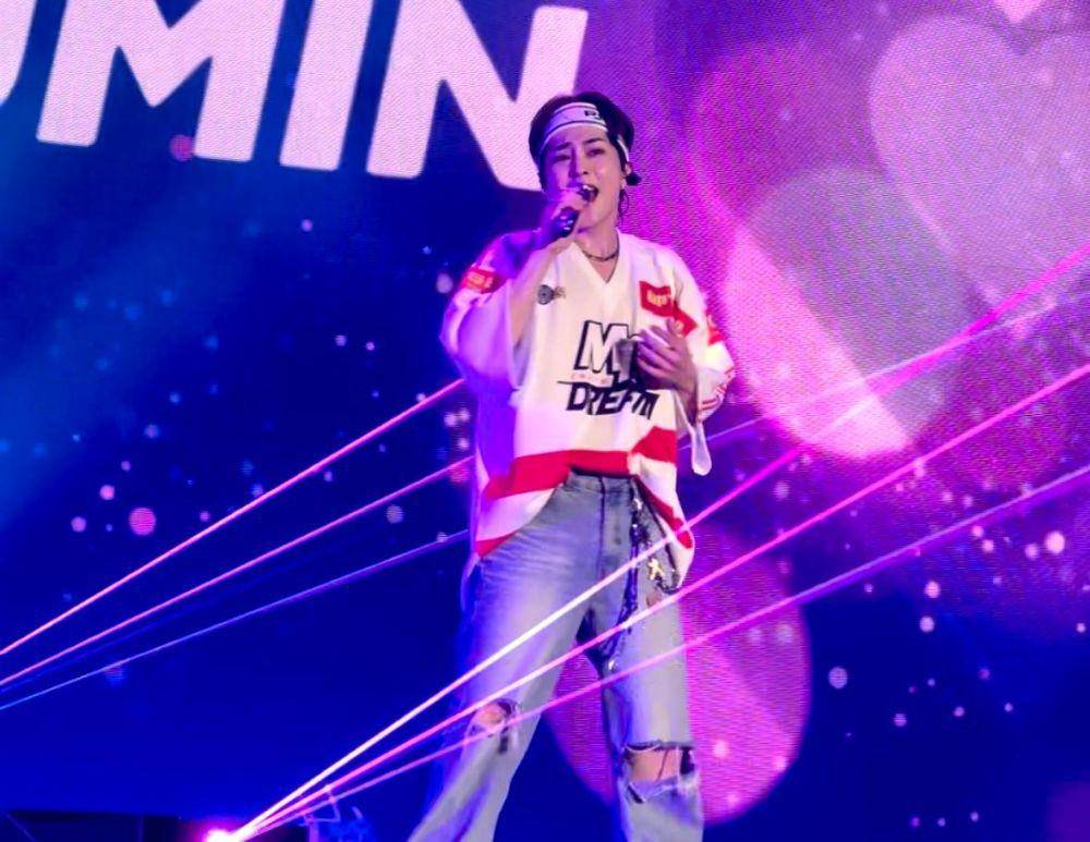 Xiumin EXO di konser Saranghaeyo Indonesia 2024 pada Sabtu (4/5/2024) (IDN Times/Elizabeth Chiquita)