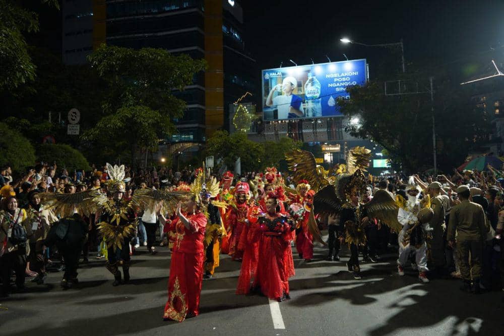Wali Kota Semarang, Hevearita Gunaryanti Rahayu ikut memeriahkan perayaaan Semarang Night Carnival 2024 (SNC) 2024 yang digelar pada Sabtu (4/5/2024) malam. (dok. Pemkot Semarang)