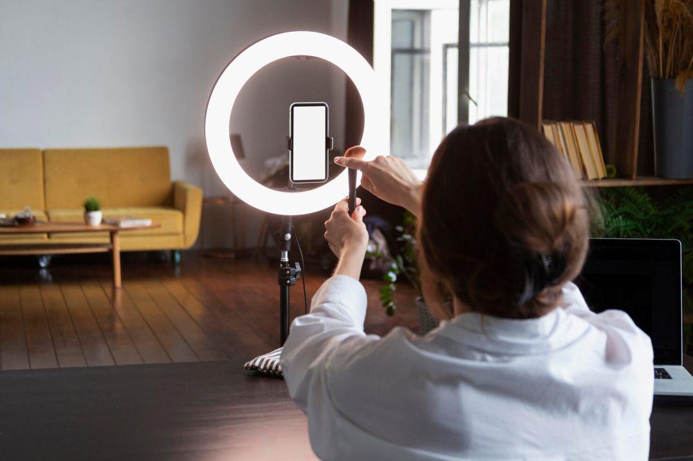 6 Panduan Memilih Ring Light bagi Konten Kreator Pemula, Sesuaikan!