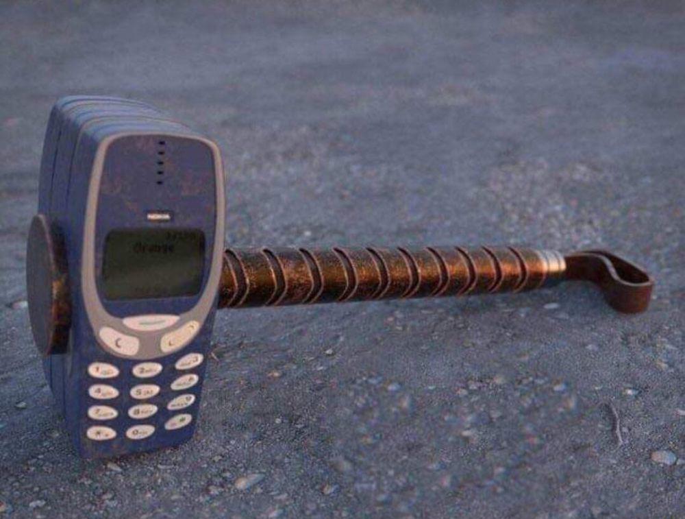 7 Potret Kepala Palu Paling Nyentrik, Pakai HP Nokia Zaman Dulu?