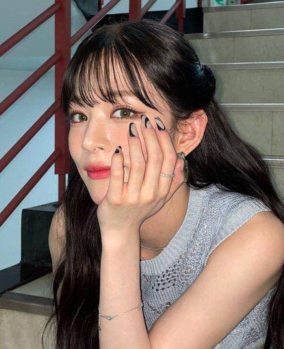 Chaeyoung fromis_9 (instagram.com/chaengrang_)