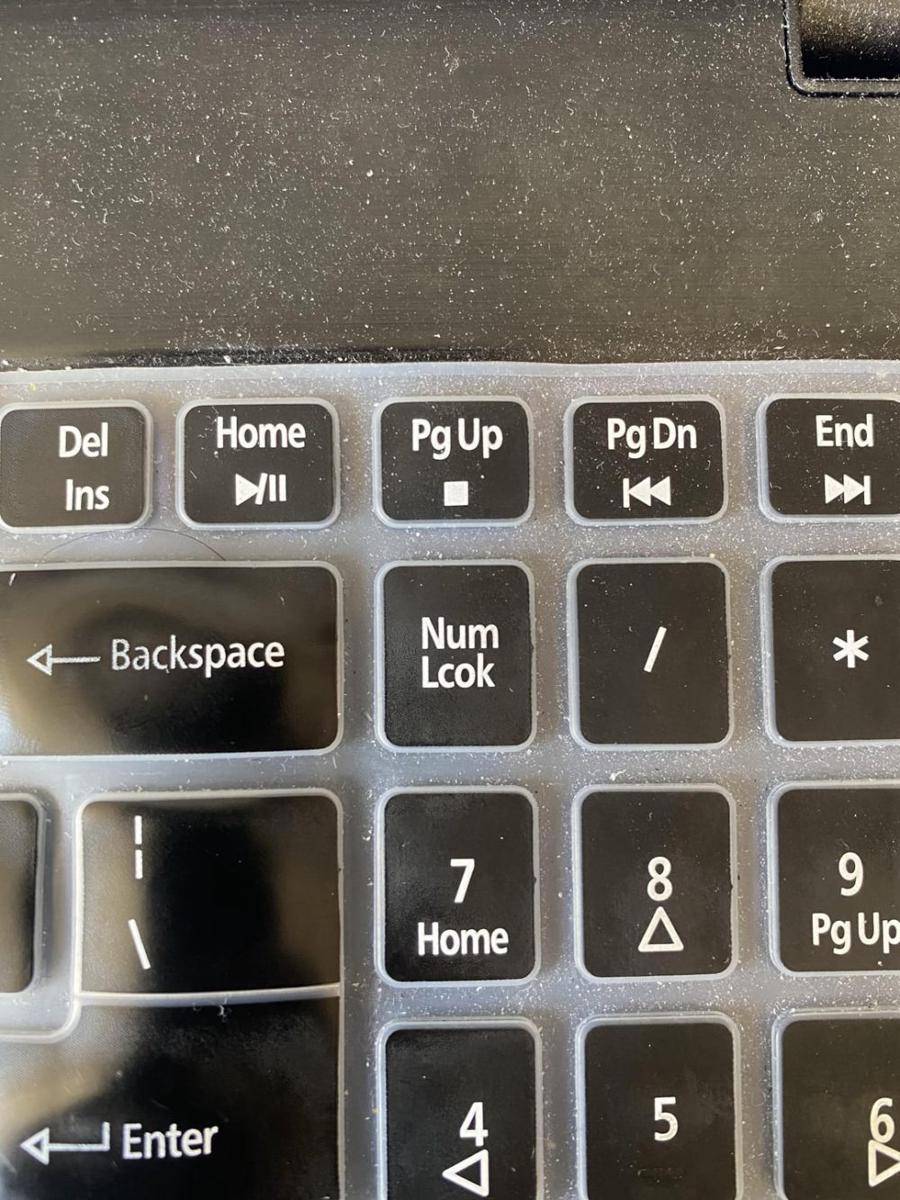 potret momen unik keyboard laptop typo (reddit.com/r/mildlyinteresting)