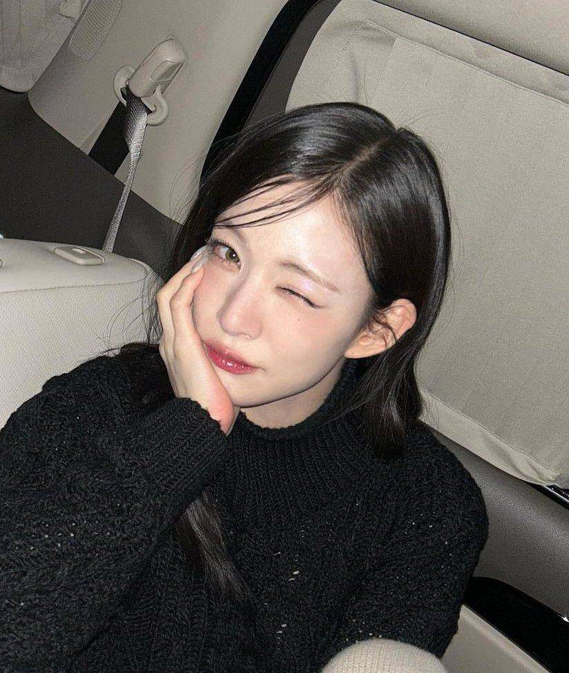 Chaeyoung fromis_9 (instagram.com/chaengrang_)