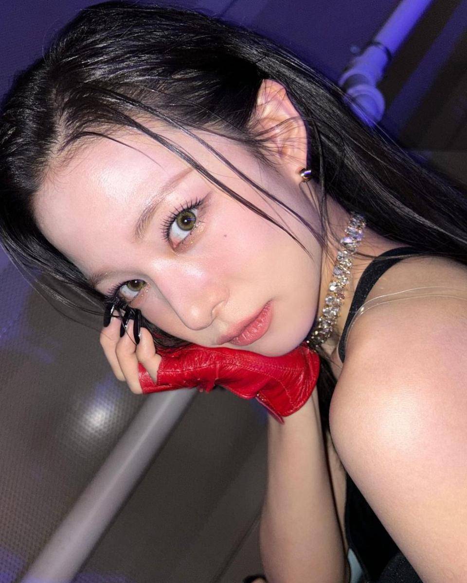 Chaeyoung fromis_9 (instagram.com/chaengrang_)