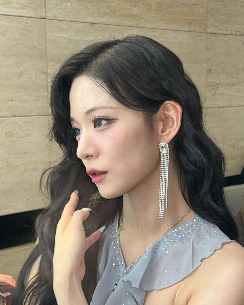 Chaeyoung fromis_9 (instagram.com/chaengrang_)