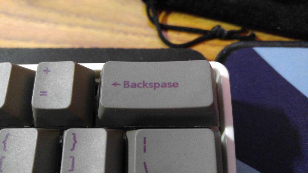 potret momen unik keyboard laptop typo (reddit.com/user/opaquesloth)