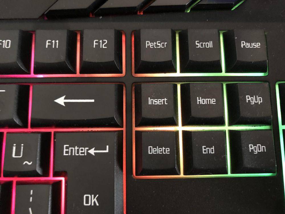 potret momen unik keyboard laptop typo (reddit.com/user/orhoncan)