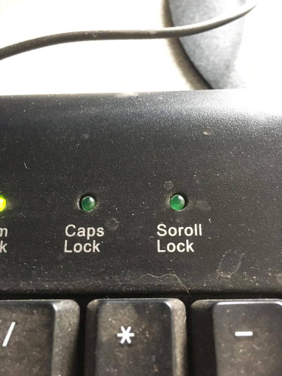 potret momen unik keyboard laptop typo (reddit.com/user/GroundBlackPepper)