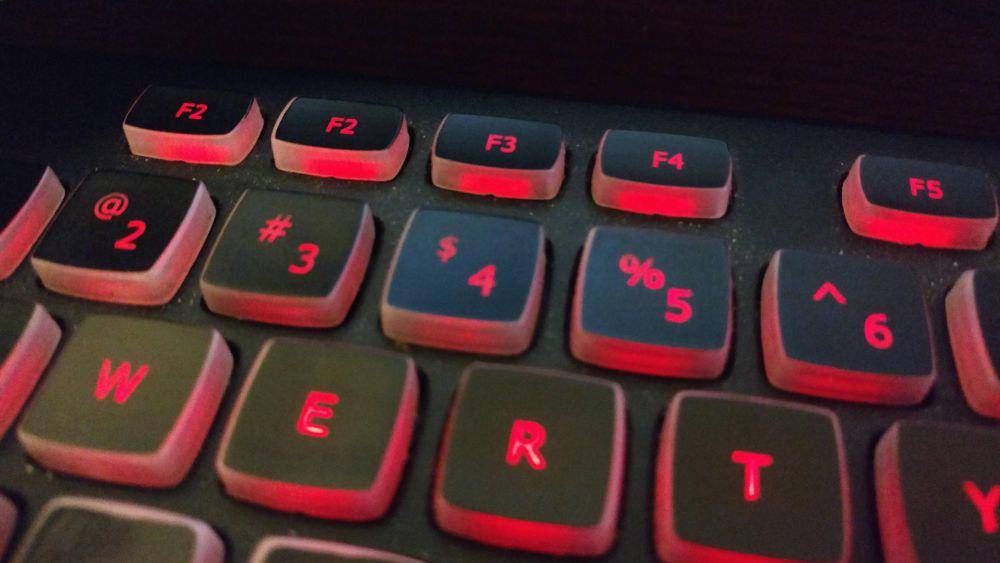 potret momen unik keyboard laptop typo (reddit.com/user/sirdanm)