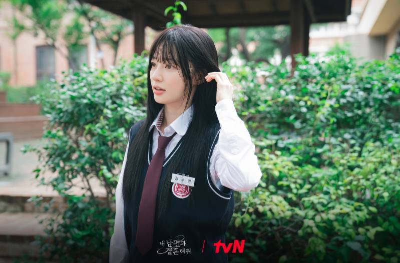 Song Ha Yoon di drama Marry My Husband (Dok. tvN/Marry My Husband)