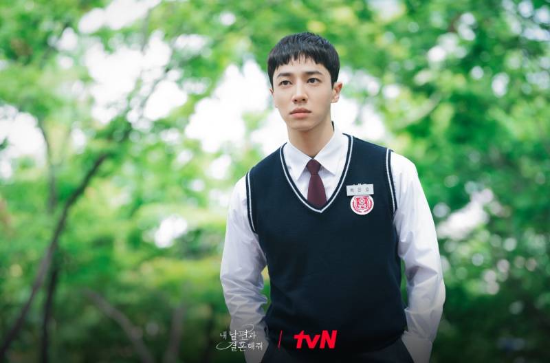 Lee Gi Kwang di drama Marry My Husband (Dok. tvN/Marry My Husband)