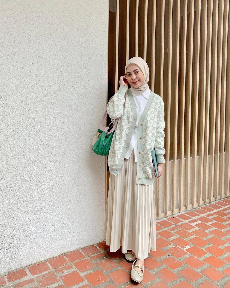 smart casual outfit ala Dianty Annisa (instagram.com/diantyy.a)