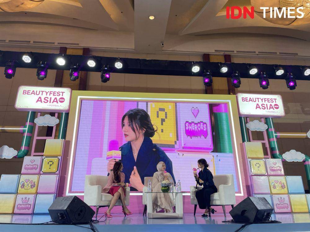 Ananza Prili dan Eva Alicia di BeautyFest Asia 2024. (IDN Times/Dina Fadillah Salma)